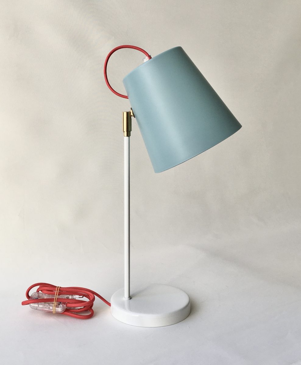 Lampara mesa estudio bl pant verde cable visto rojo scaled