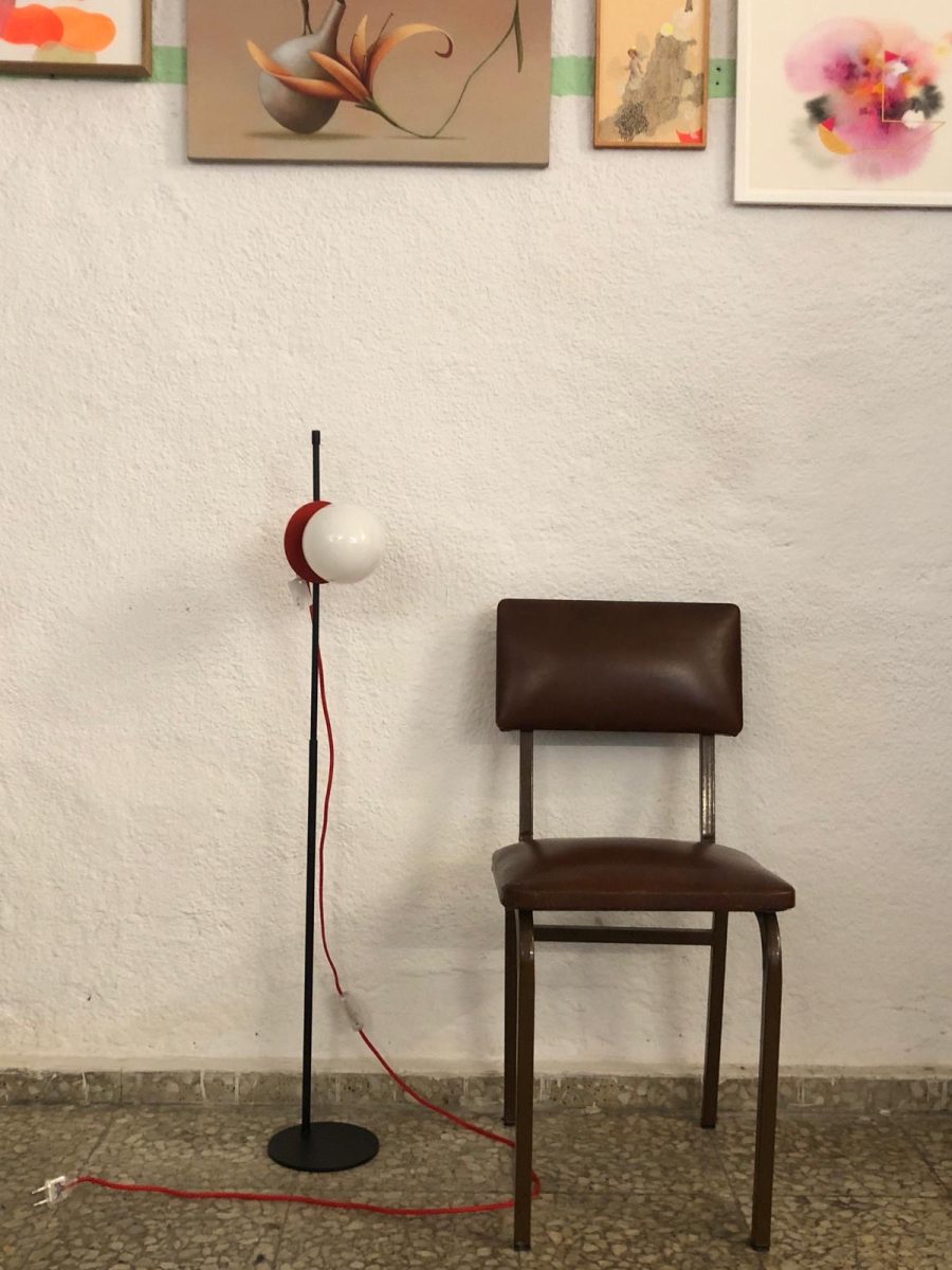 Lampara pie Luna ng disco rojo